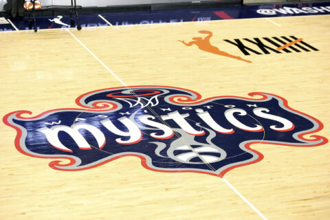 Monique Akoa Makani hits key 3-pointer and Phoenix Mercury top Washington Mystics 68-62
