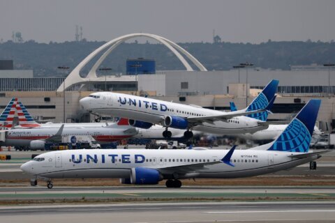 Solo flyers on US flights can pay much more than those traveling as a pair, report finds